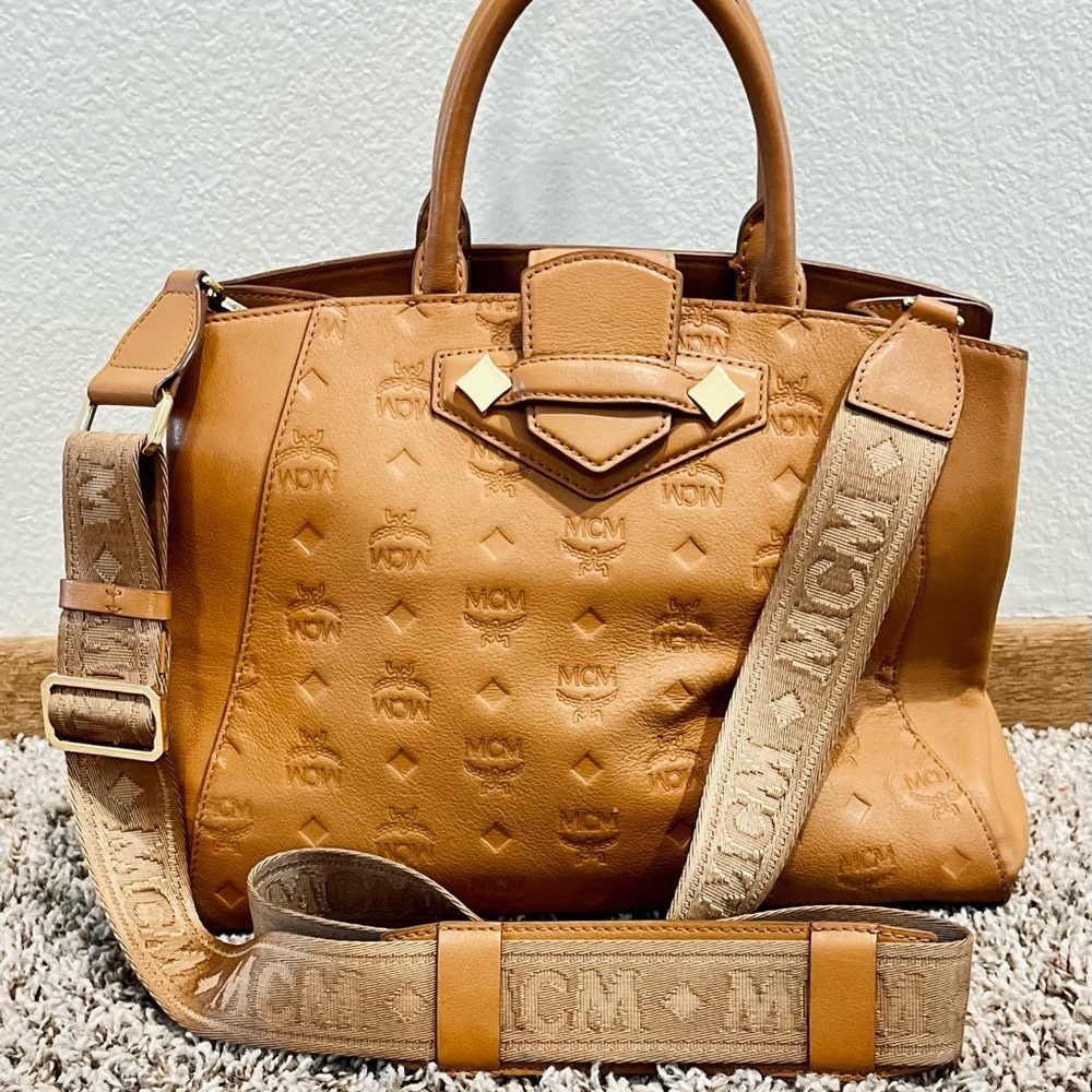 MCM - CALFSKIN OTTOMAN ESSENTIAL CROSSBODY MONOGRAM TOTE